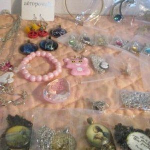 JEWELERY 25 Random pieces for only $30.00